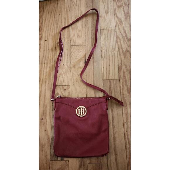 Tommy Hilfiger Bag Womens‎ Size Crossbody Red Adjustable Strap Goldtone Logo - Picture 1 of 10